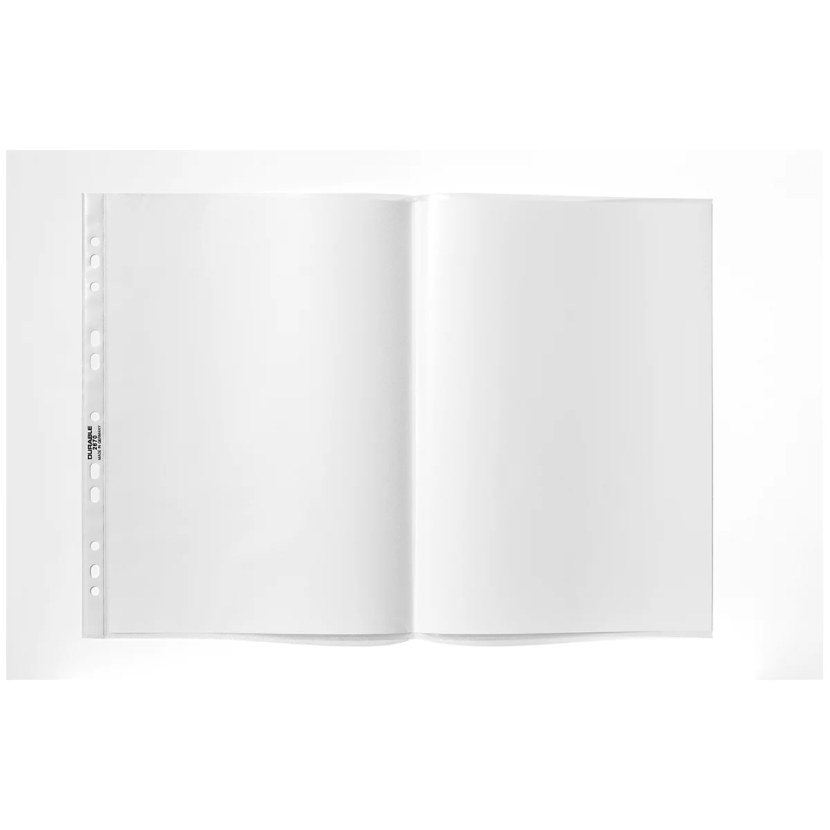 Papier blanc ouvert dans un classeur, sur fond blanc, bord perforé.