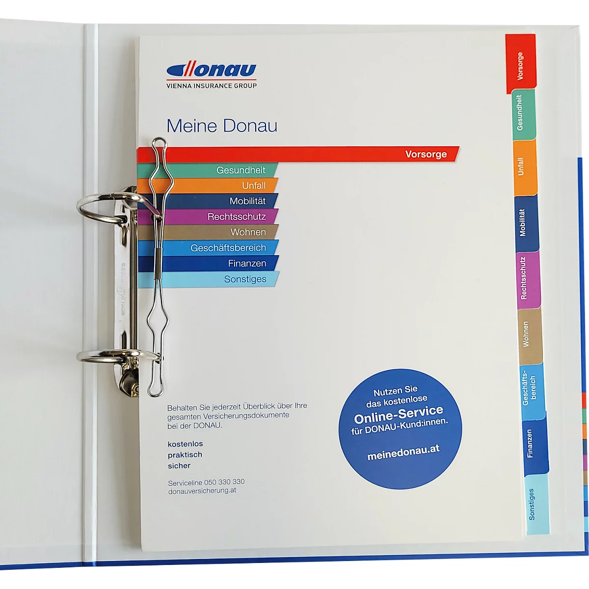 Ein offener Ordner mit bunten Registerkarten. Der Titel 'Meine Donau' und Logos sind sichtbar. Aufkleber mit Hinweisen zur Online-Nutzung.