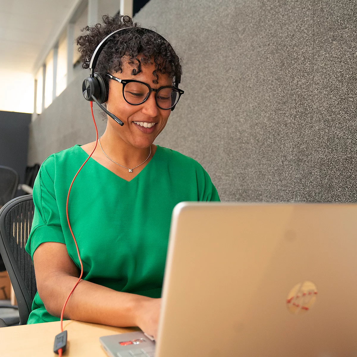 Poly Blackwire 8225 USB-C Stereo-Headset, für Microsoft Teams zertifiziert, + USB-C/A-Adapter