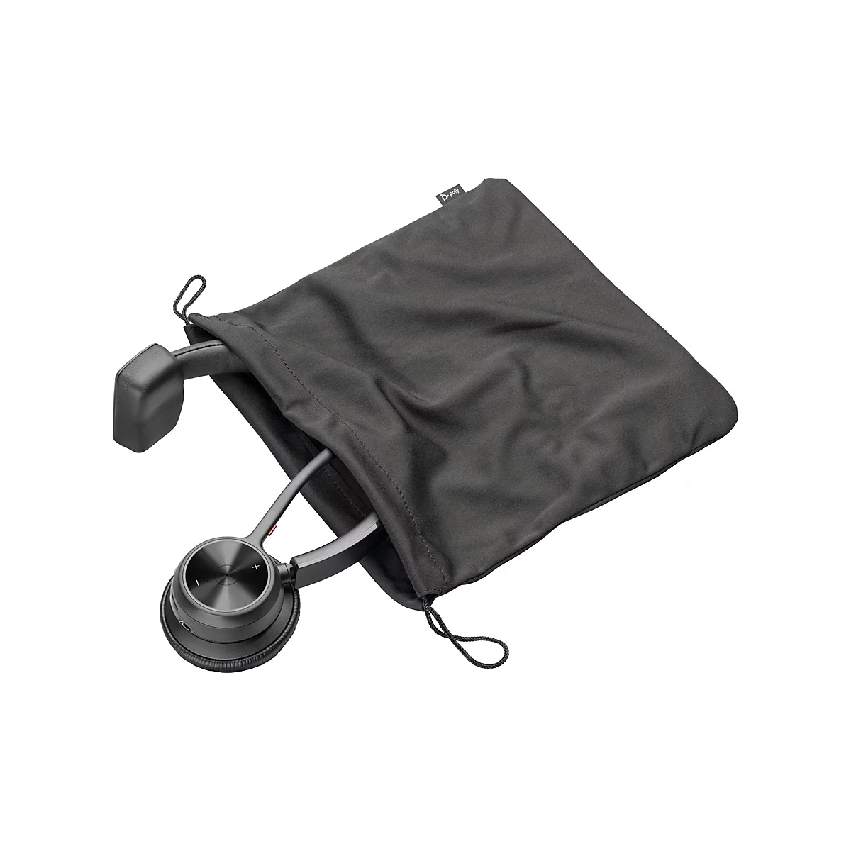 Casque sans fil partiellement dans une pochette noire. La pochette a un cordon de serrage et un logo poly.