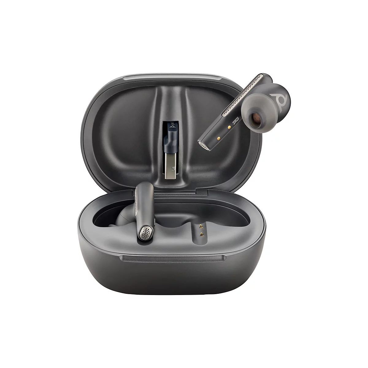 Drahtlose schwarze Ohrhörer in einer Ladeschale. Ein Ohrhörer liegt heraus, ein zweiter im Deckel, der USB-C Anschluss ist sichtbar.