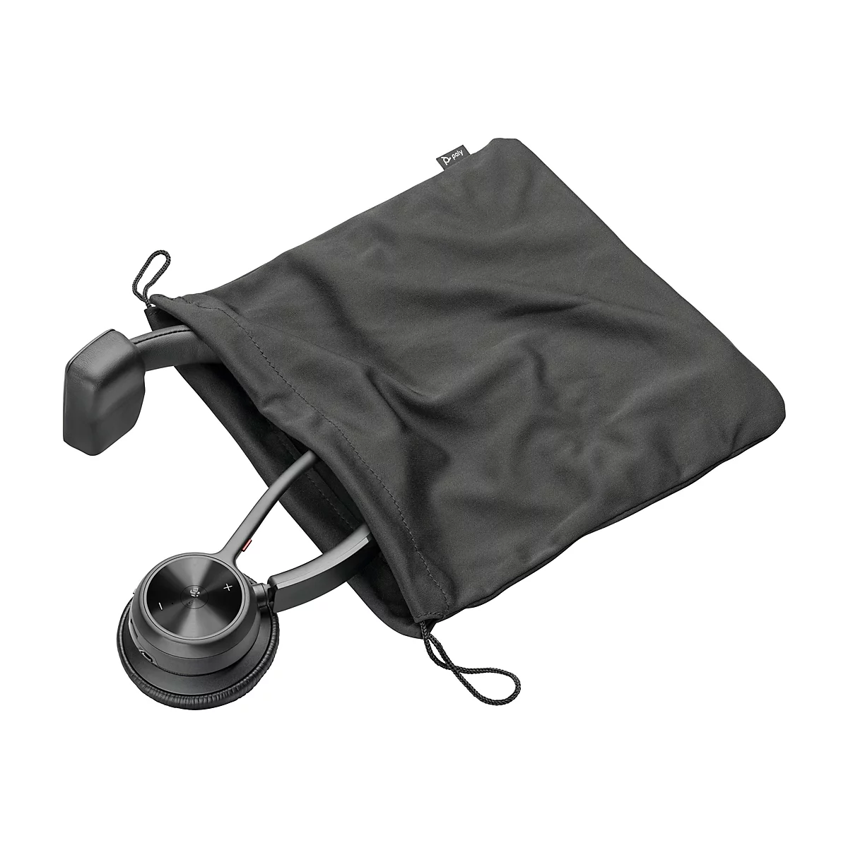 Dunkelgrauer Kopfhörer mit Tragetasche. Der Kopfhörer ist teilweise in einer schwarzen Stofftasche verstaut, das Poly Logo ist auf der Tasche abgebildet.