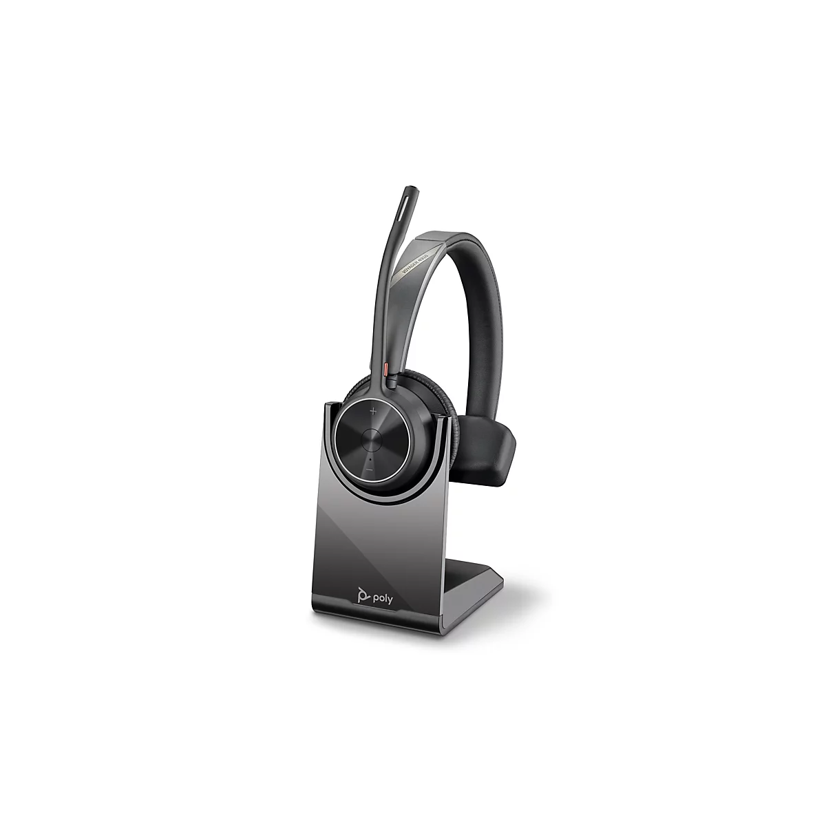 Schwarzes Poly Voyager 4310 On-Ear-Headset mit Mikrofonarm in einer Ladeschale vor weißem Hintergrund.