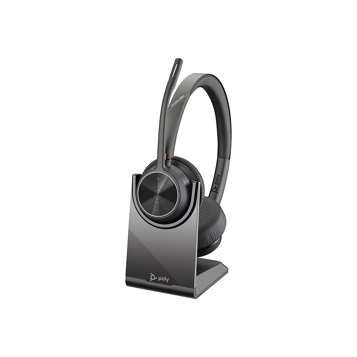 Drahtloses Headset mit Ladestation. Dunkelgrau, mit Mikrofon und Logos. Das Headset steht auf einer Dockingstation.