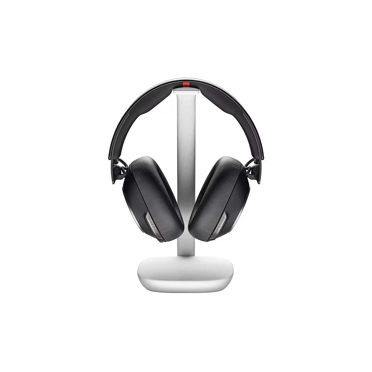 Schwarze Kopfhörer auf einem weißen Ständer, vor weißem Hintergrund.