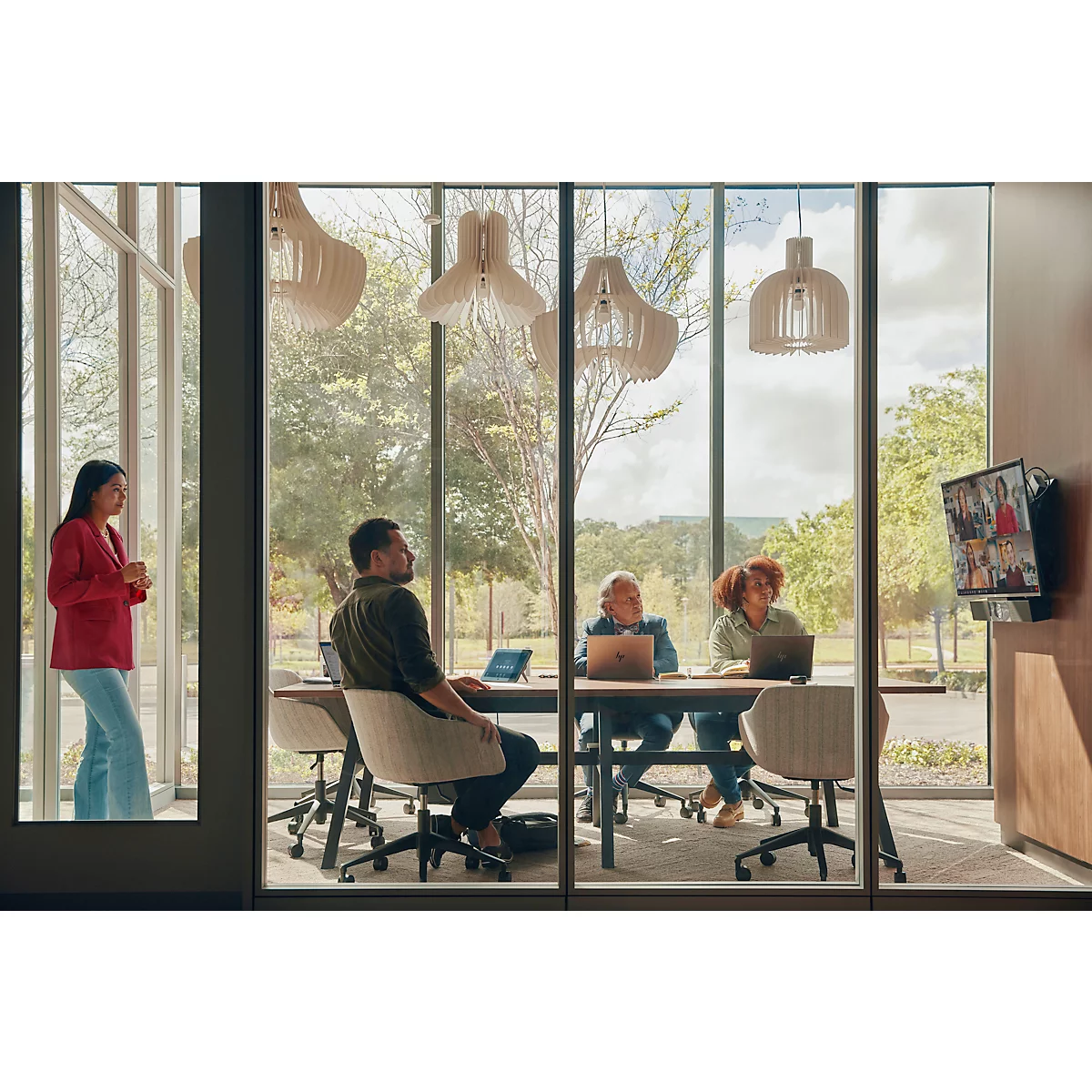 Poly videobar Studio videobar, 4K Ultra HD video, voor middelgrote ruimtes