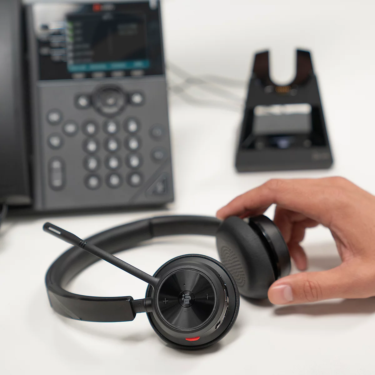 Poly Voyager 4320 USB-A Headset +BT700 Dongle, certifié pour Microsoft Teams