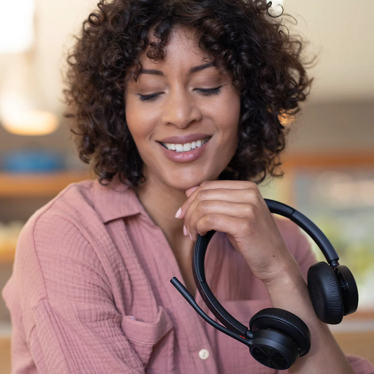 Poly Voyager 4320 USB-A Headset +BT700 Dongle, für Microsoft Teams zertifiziert