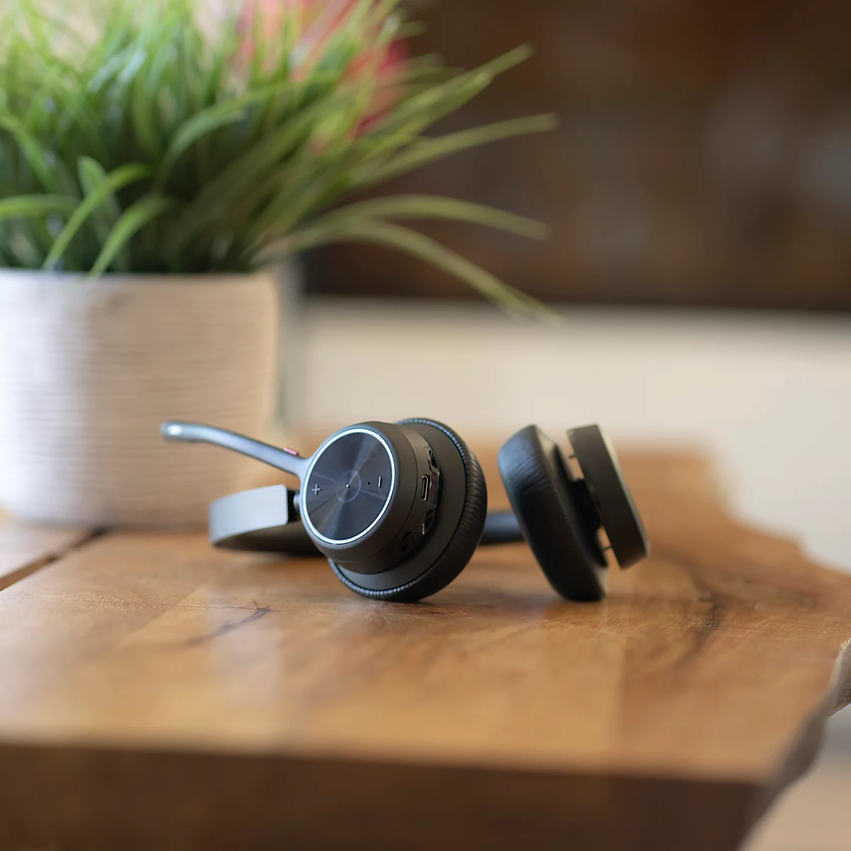 Poly Voyager 4320 USB-A Headset +BT700 Dongle, für Microsoft Teams zertifiziert