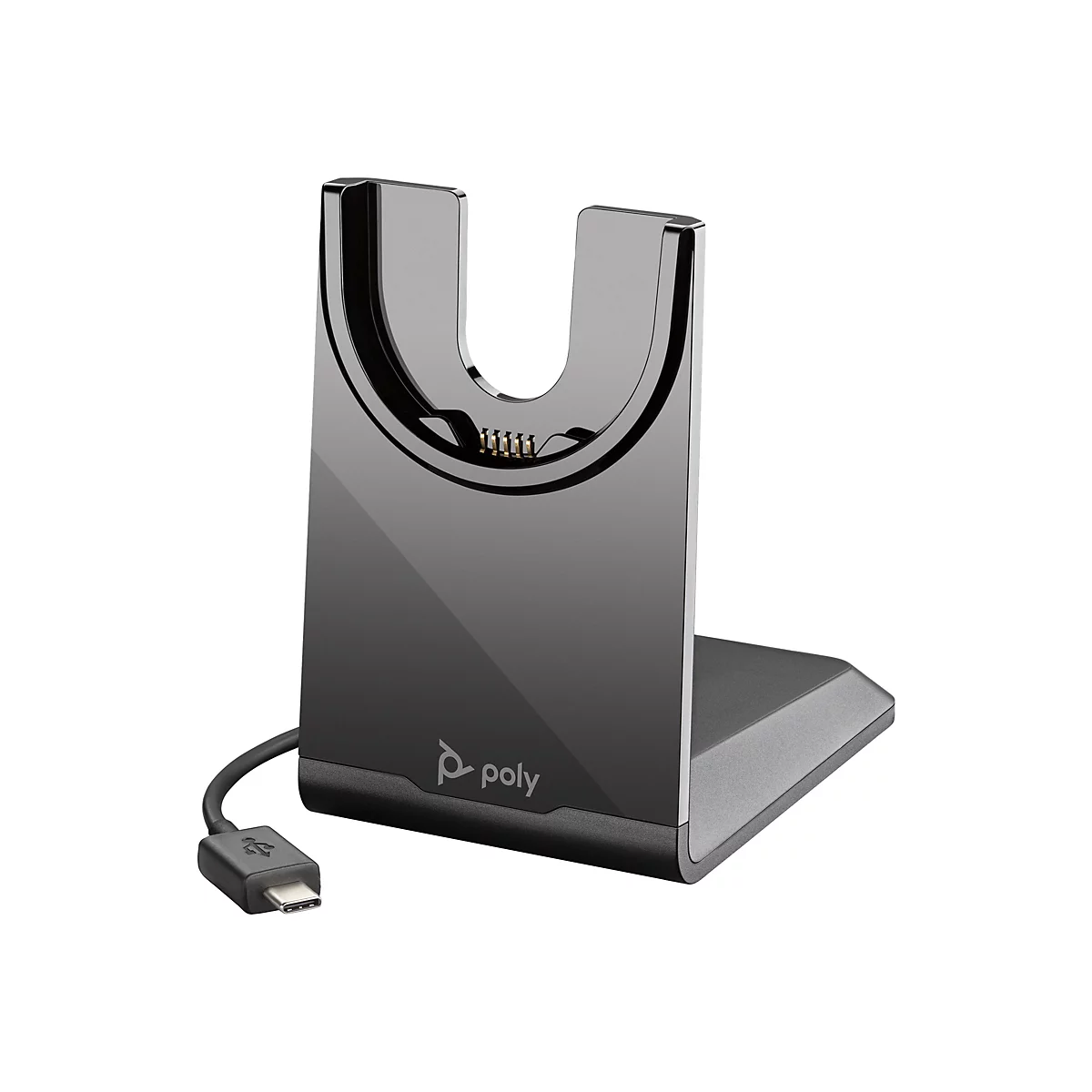 Dunkle Ladestation für ein Headset mit gebogener Halterung, USB-C-Anschluss und Poly-Logo. Auf weißem Hintergrund.