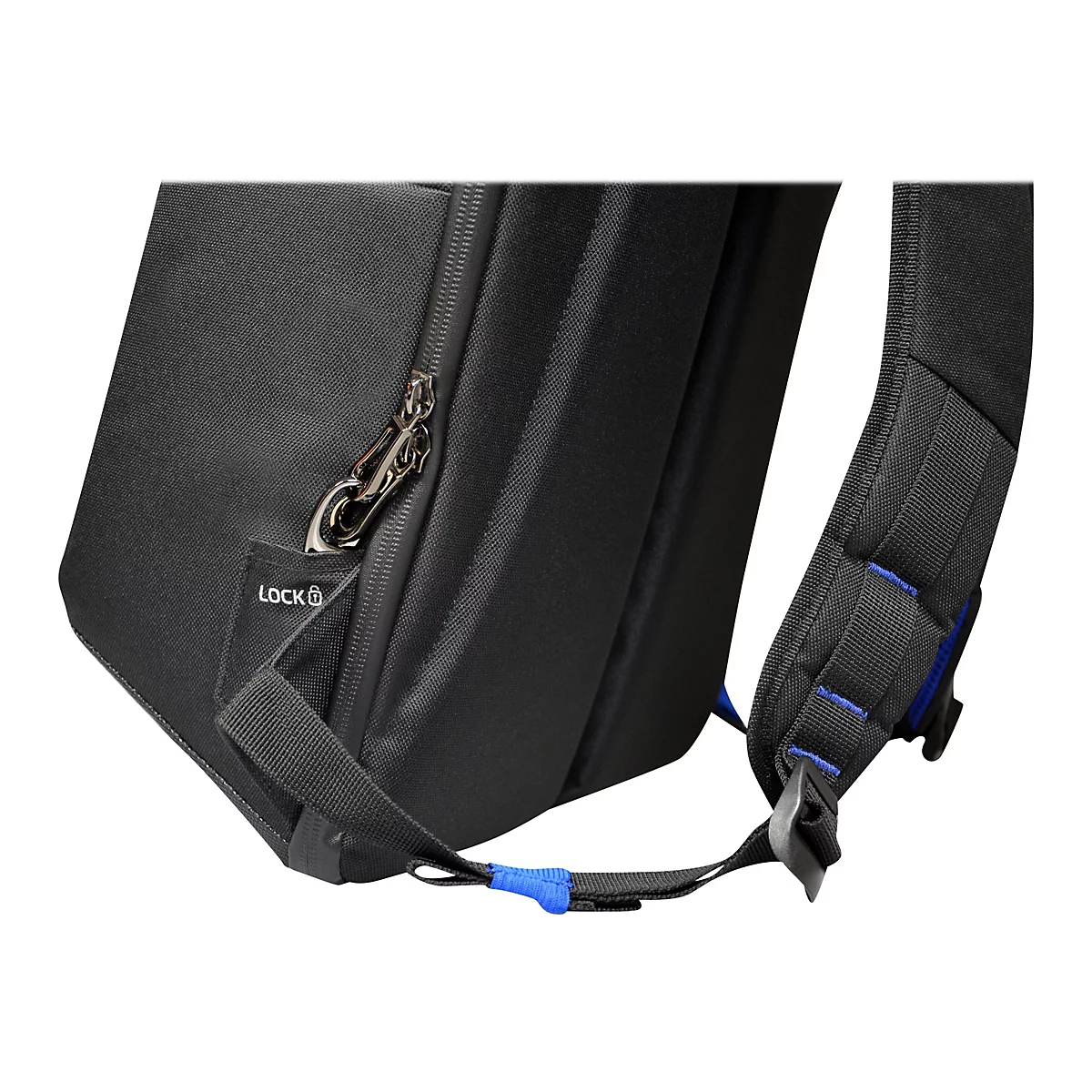 Nahaufnahme eines schwarzen Rucksacks, der einen ReiÃŸverschluss, eine silberne Schnalle und einen blauen Gurt aufweist.
