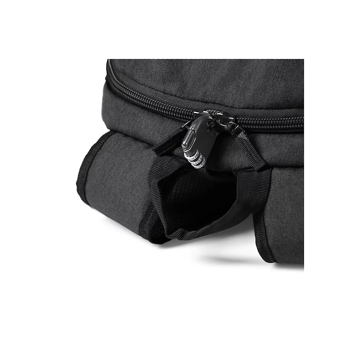 Detailaufnahme eines schwarzen Rucksacks mit Reißverschluss und Zahlenschloss.