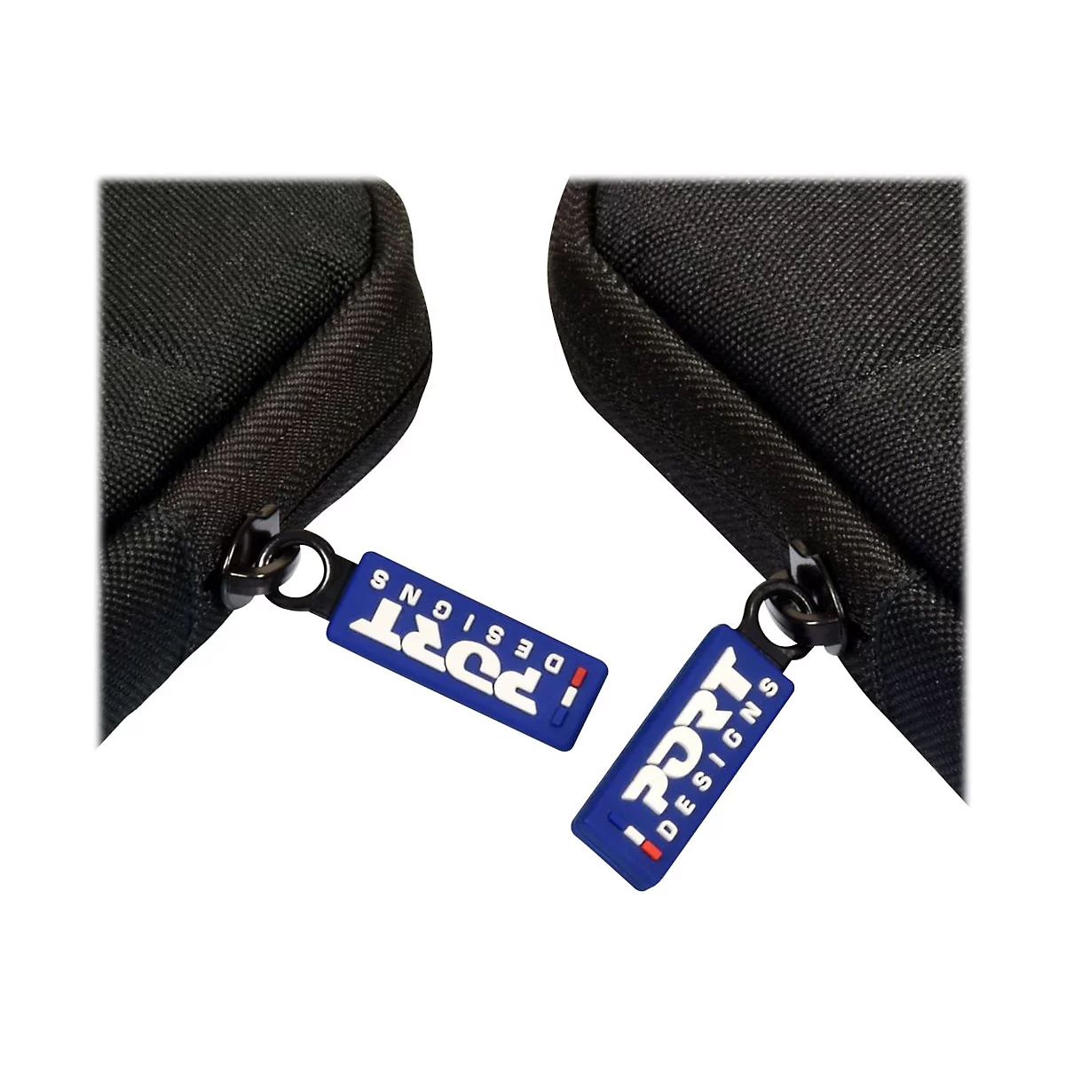 Nahaufnahme zweier Reißverschlüsse an einem schwarzen Etui. Blaue Anhänger mit weißem "PORT DESIGNS"-Schriftzug.