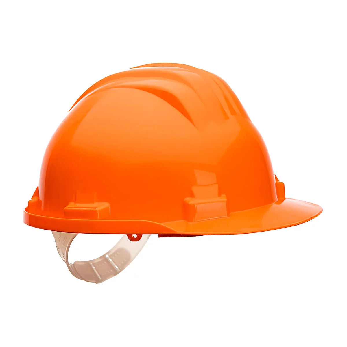 Ein orangefarbener Bauhelm mit Kinnriemen. Der Helm hat eine glatte Oberfläche und ist vor weissem Hintergrund abgebildet.