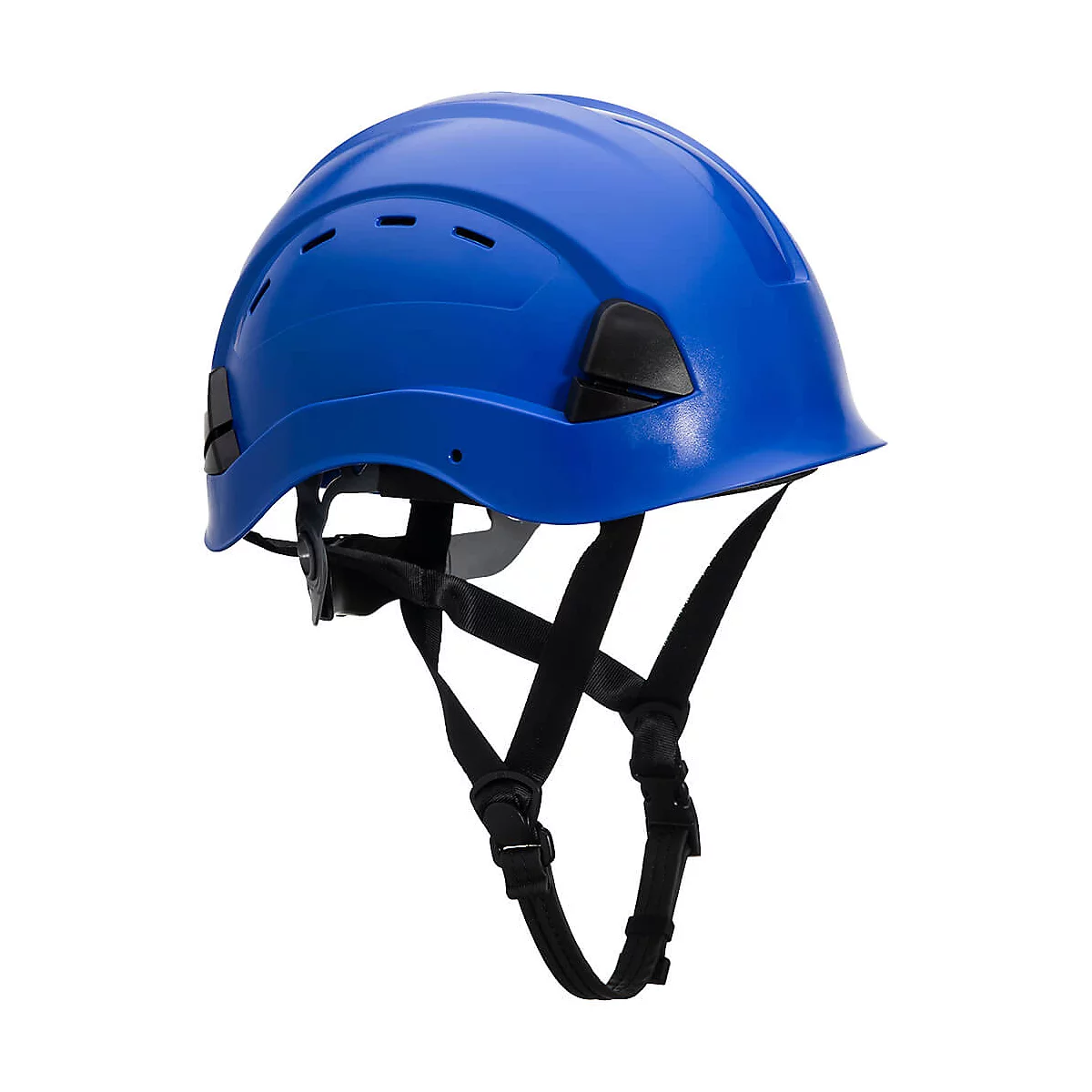 Blauer Schutzhelm mit schwarzem Kinnriemen, leicht von der Seite fotografiert, auf weissem Hintergrund.