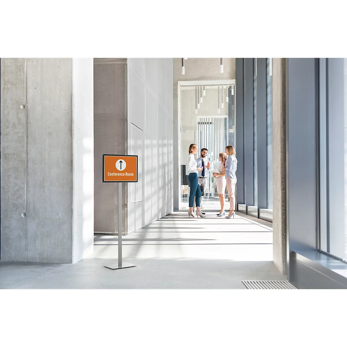 Posterstandaard Duurzame infostandaard Basic, A3 staand en liggend formaat, aan beide zijden leesbaar, 2 DURAFRAME® MAGNETIC infoframes, incl. bevestigingsset, metaal
