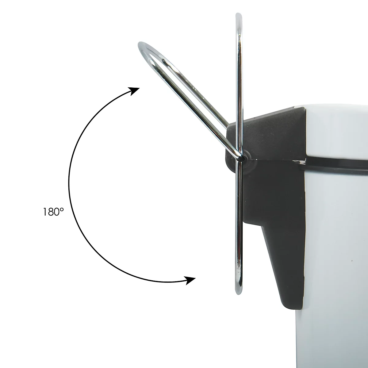 Gros plan sur une charnière de couvercle avec un angle de rotation de 180°. La poignée est repliée.