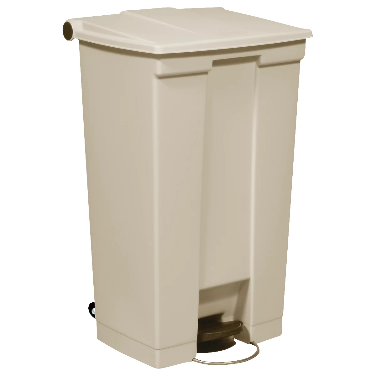 Poubelle beige avec couvercle et pédale. Cerceau en métal et pédale foncée. Forme angulaire, légèrement effilée.