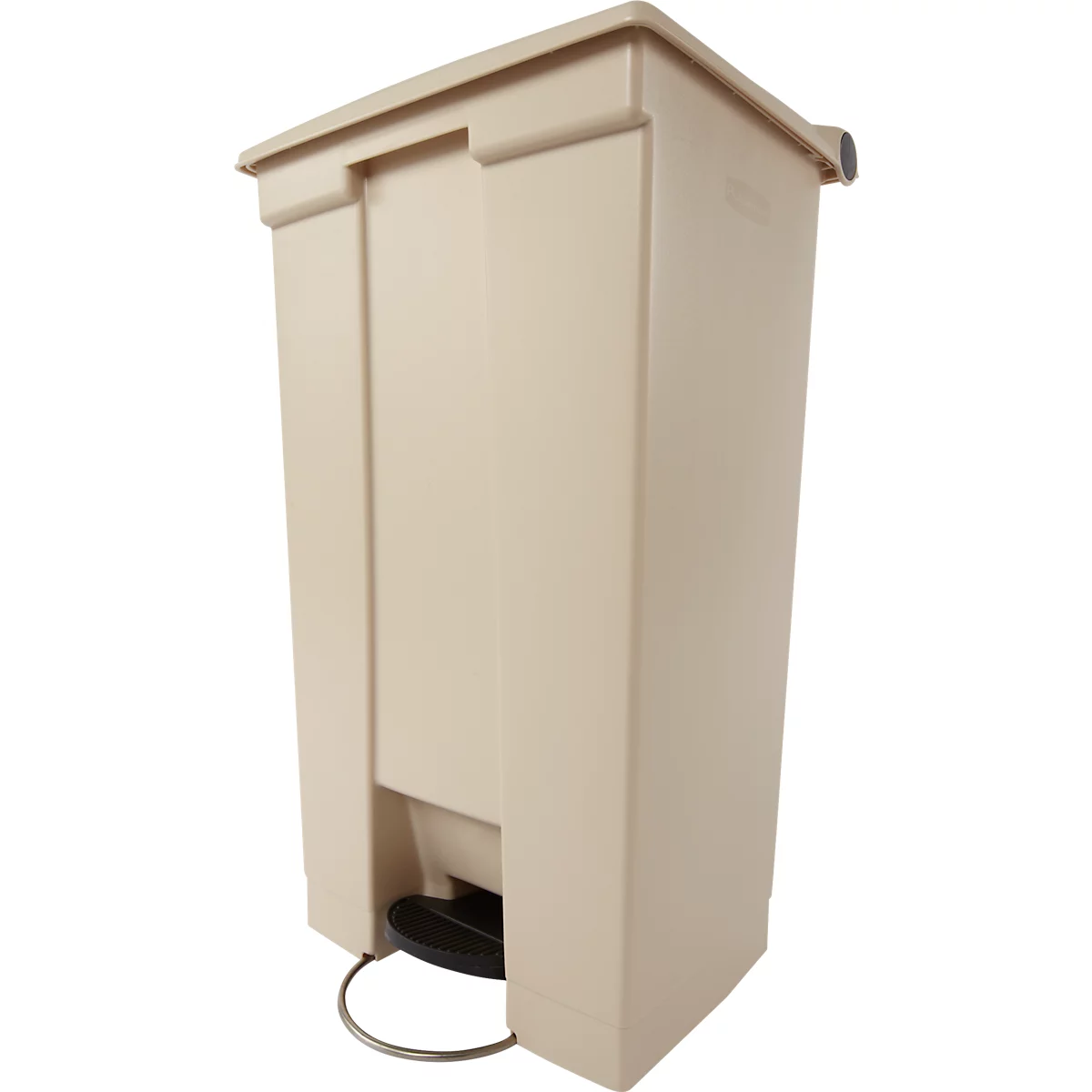 Poubelle beige avec couvercle, pédale et anneau métallique.