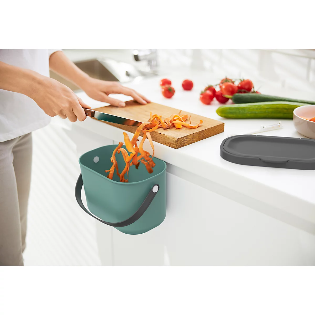 Poubelle bio ALBULA, capacité 3,2 litres, poignée en arceau, plastique recyclé, L 172 x P 222 x H 147 mm, vert