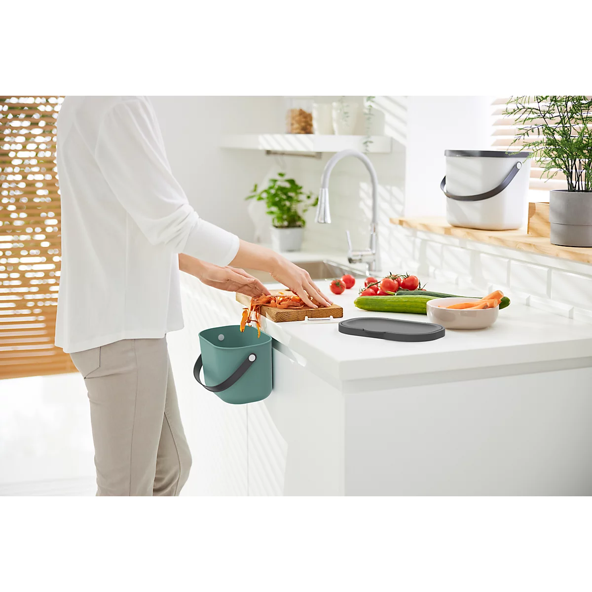 Poubelle bio ALBULA, capacité 3,2 litres, poignée en arceau, plastique recyclé, L 172 x P 222 x H 147 mm, vert
