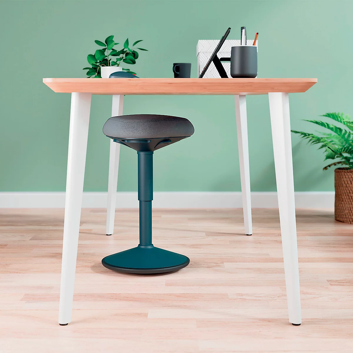 Pouf Leitz Ergo Active, ergonomique, réglable en hauteur, assise triangulaire confortable, rembourrage en mousse, poignée de transport, jusqu'à 100 kg, gris foncé