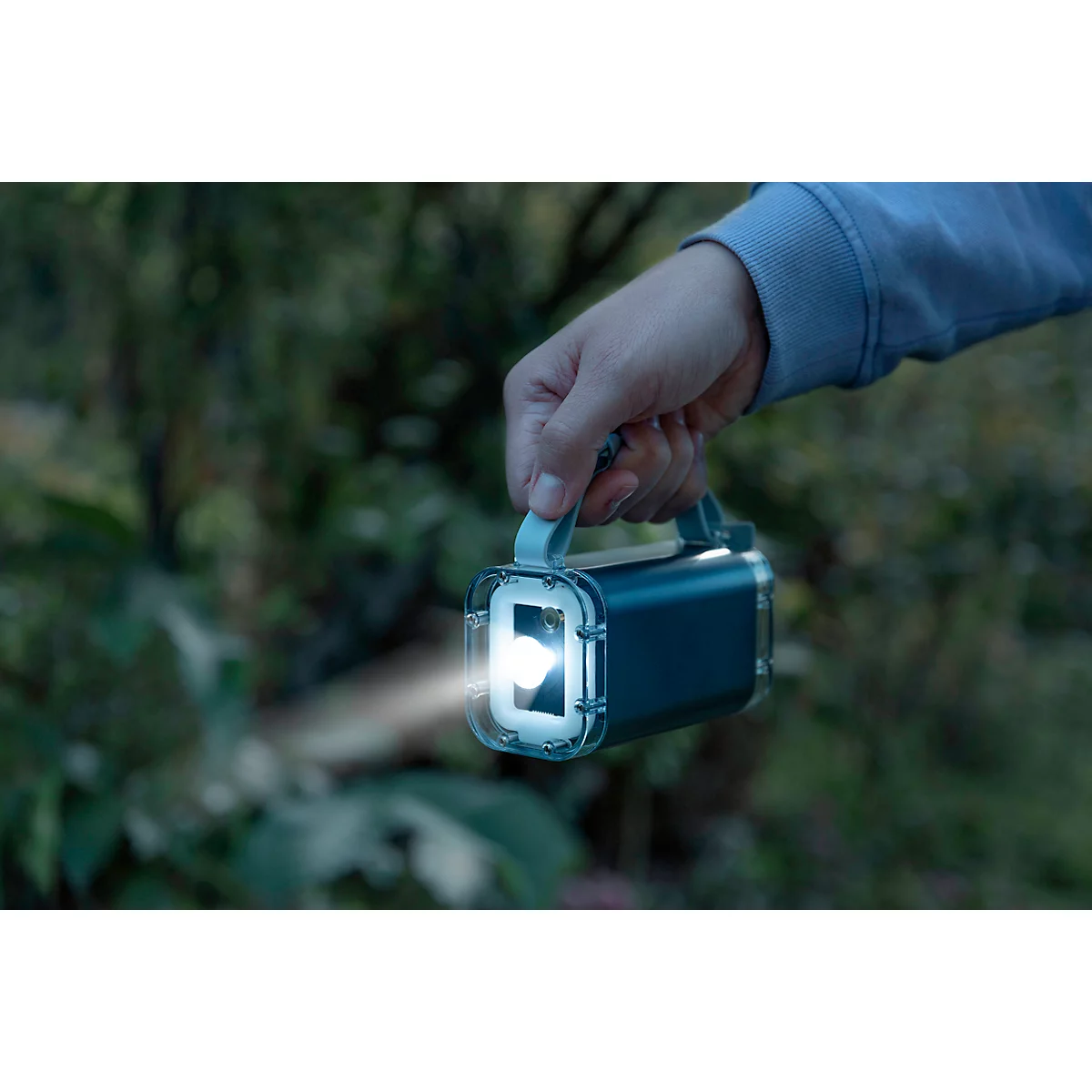 Powerbank Ansmann PB4100, capacité de la batterie 40000 mAh, 2 x USB-A et 2 x USB-C, utilisable comme lampe de poche, écran TFT-LCD, IP67, aluminium, argenté