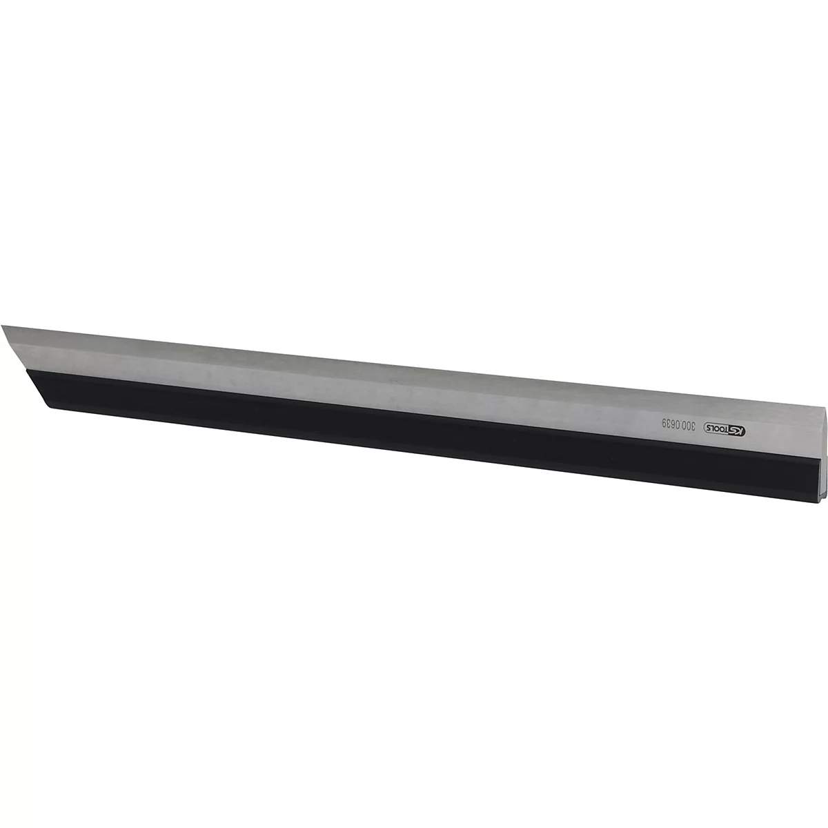 Ein Metall Lineal, mit schwarzem Griff. Auf der Oberfläche ist eine Beschriftung zu sehen.