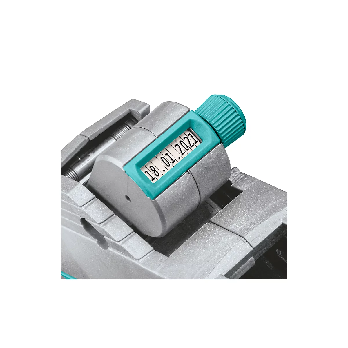 Detailopname van een mechanische datumweergave met datum 18.01.2021.