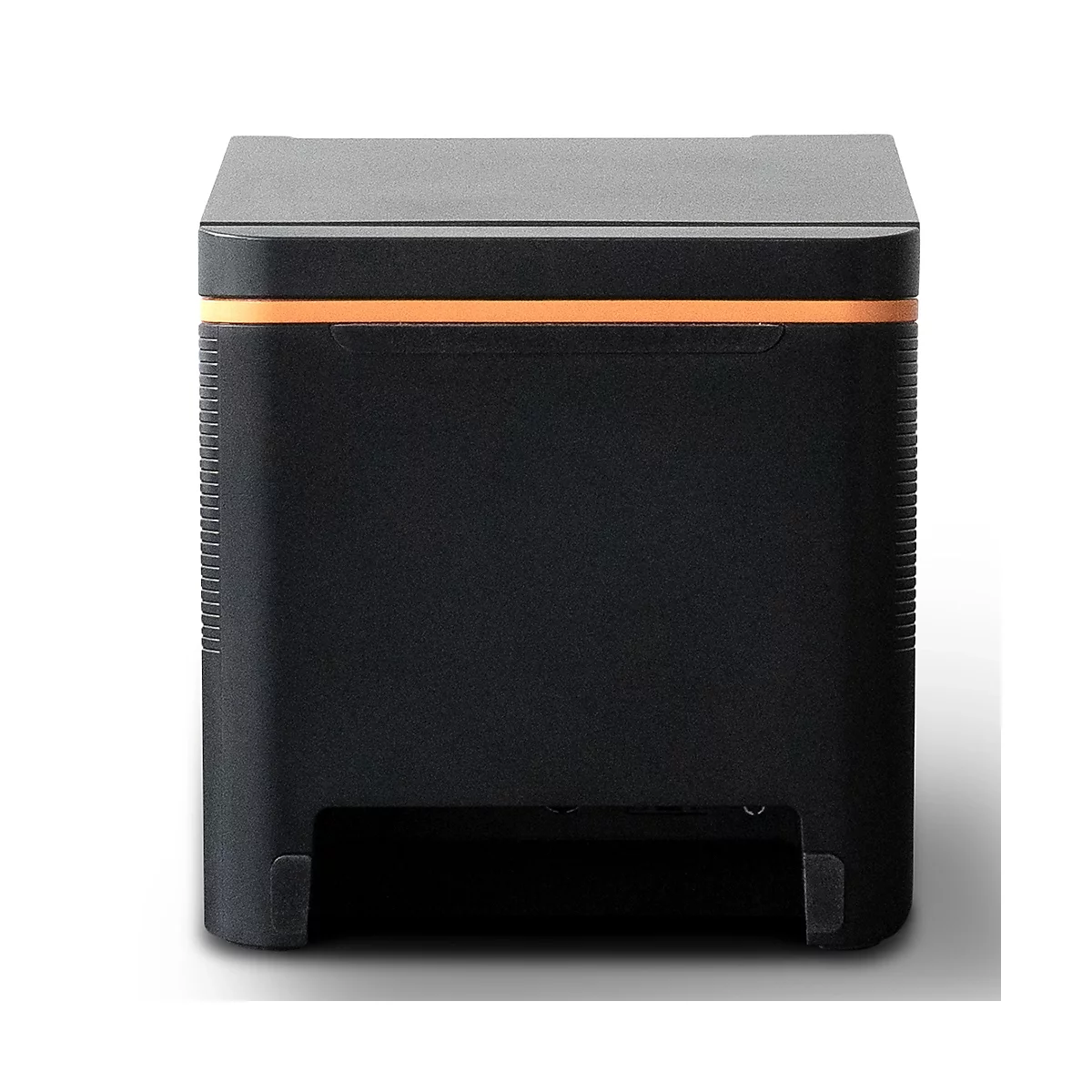 Boîte noire en forme de cube avec une bande orange. En dessous se trouve un renfoncement et deux petits pieds.