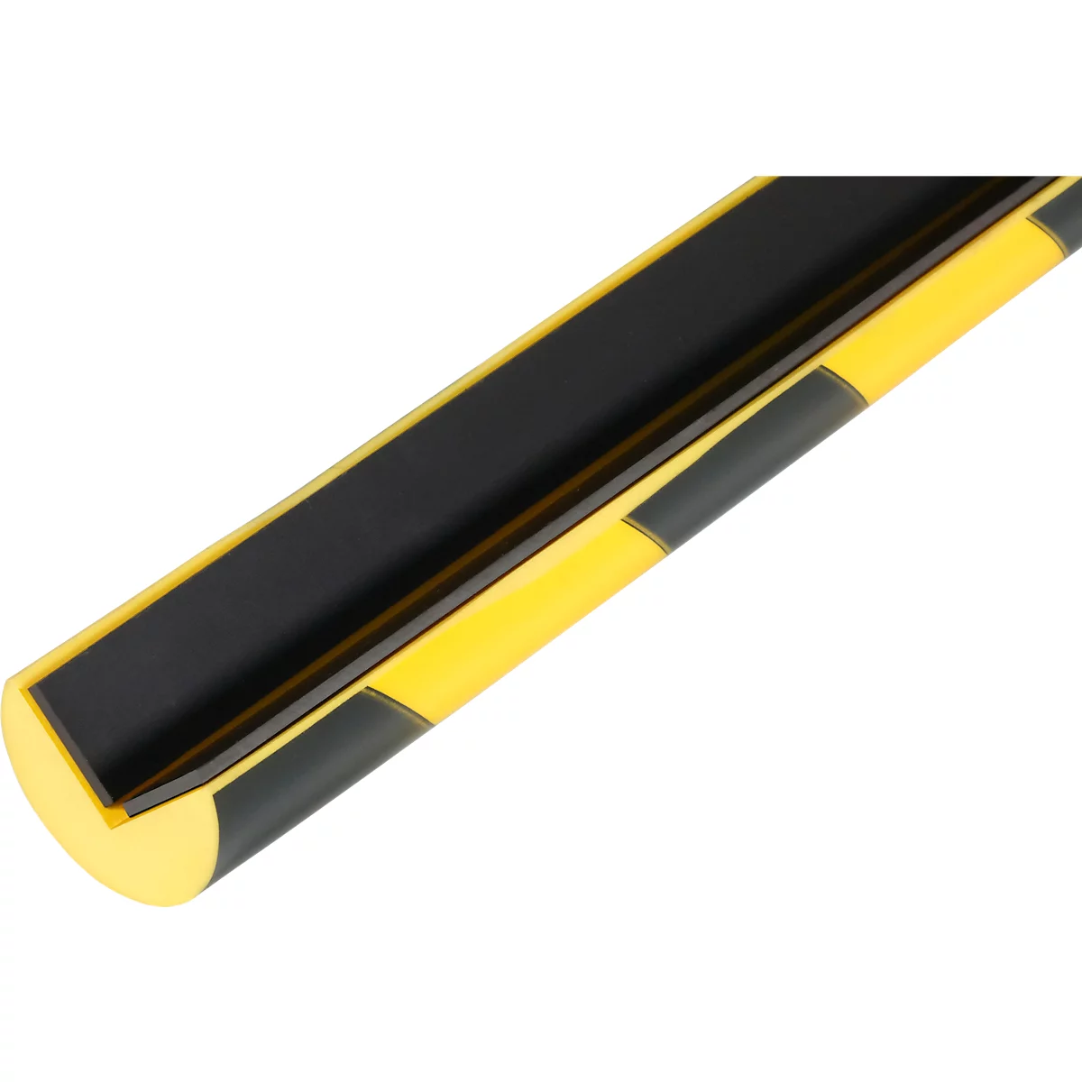 Coin de protection rayé jaune et noir, tenu à la main. Construction en acier jaune en arrière-plan.