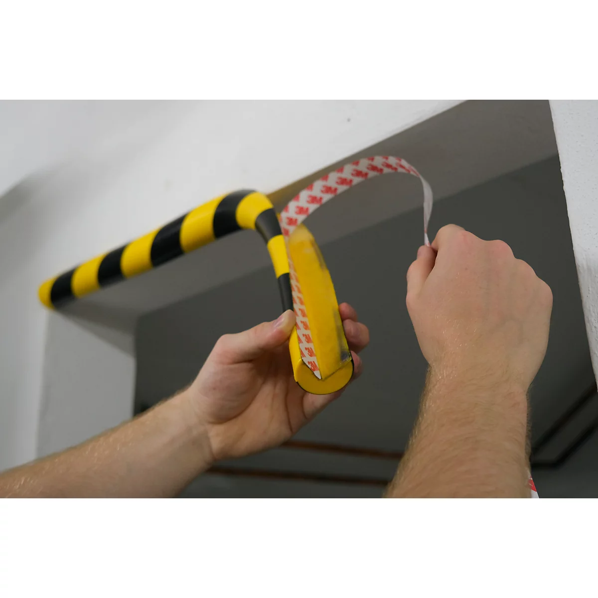 Profilé de protection d'angle Durable C25R, semi-circulaire, pour l'intérieur &amp; l'extérieur, surface adhésive de chaque côté 25 mm, L 1000 x l 40 mm, mousse PU, jaune/noir