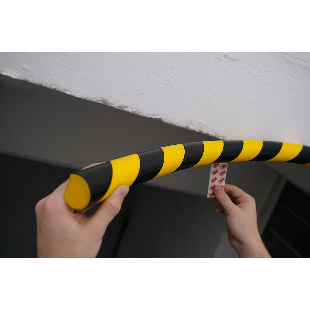 Profilé de protection de surface S32R jaune/noir, surface adhésive 32 mm