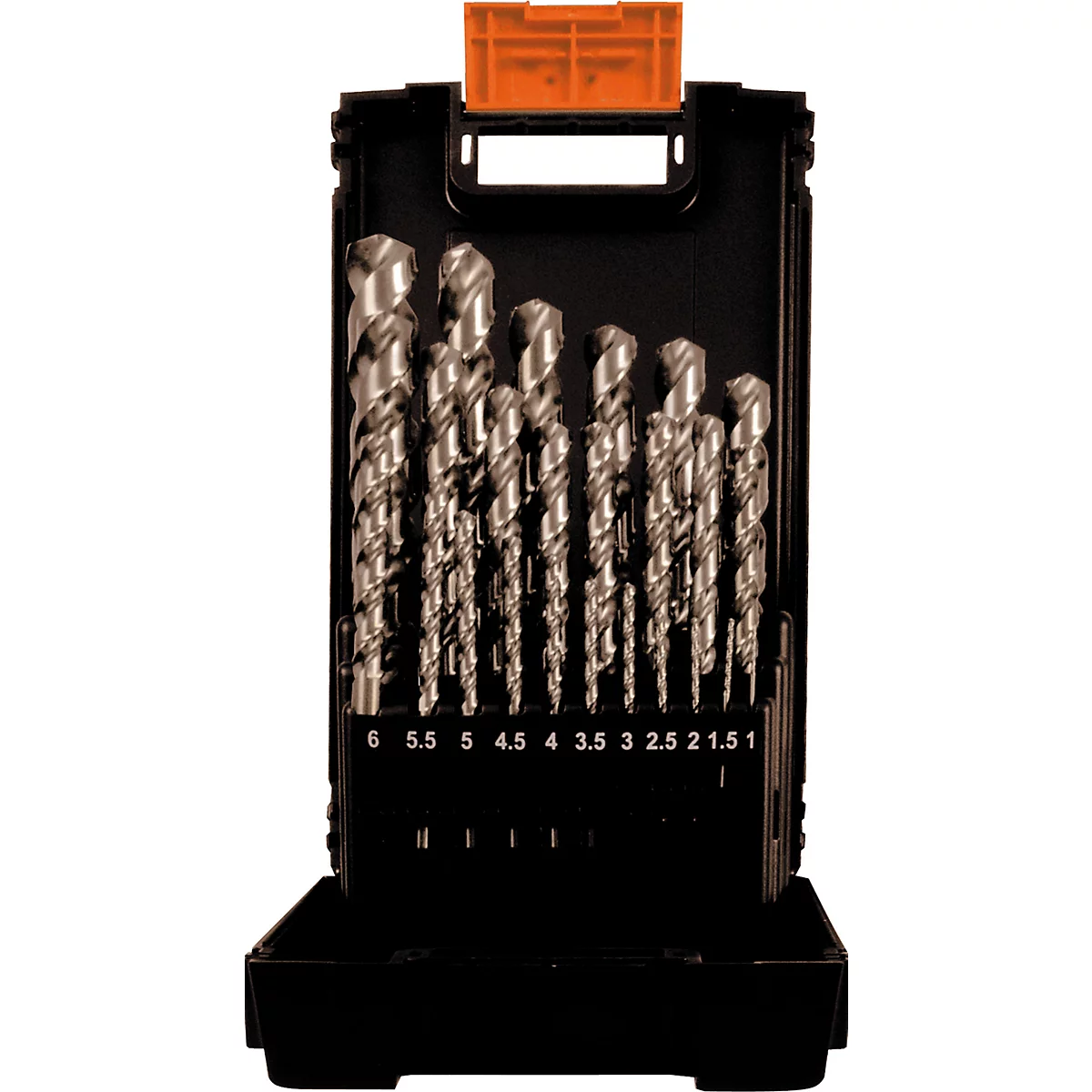 Een set boren, in een zwarte koffer, oranje sluiting. Afdruk met maatvoering.