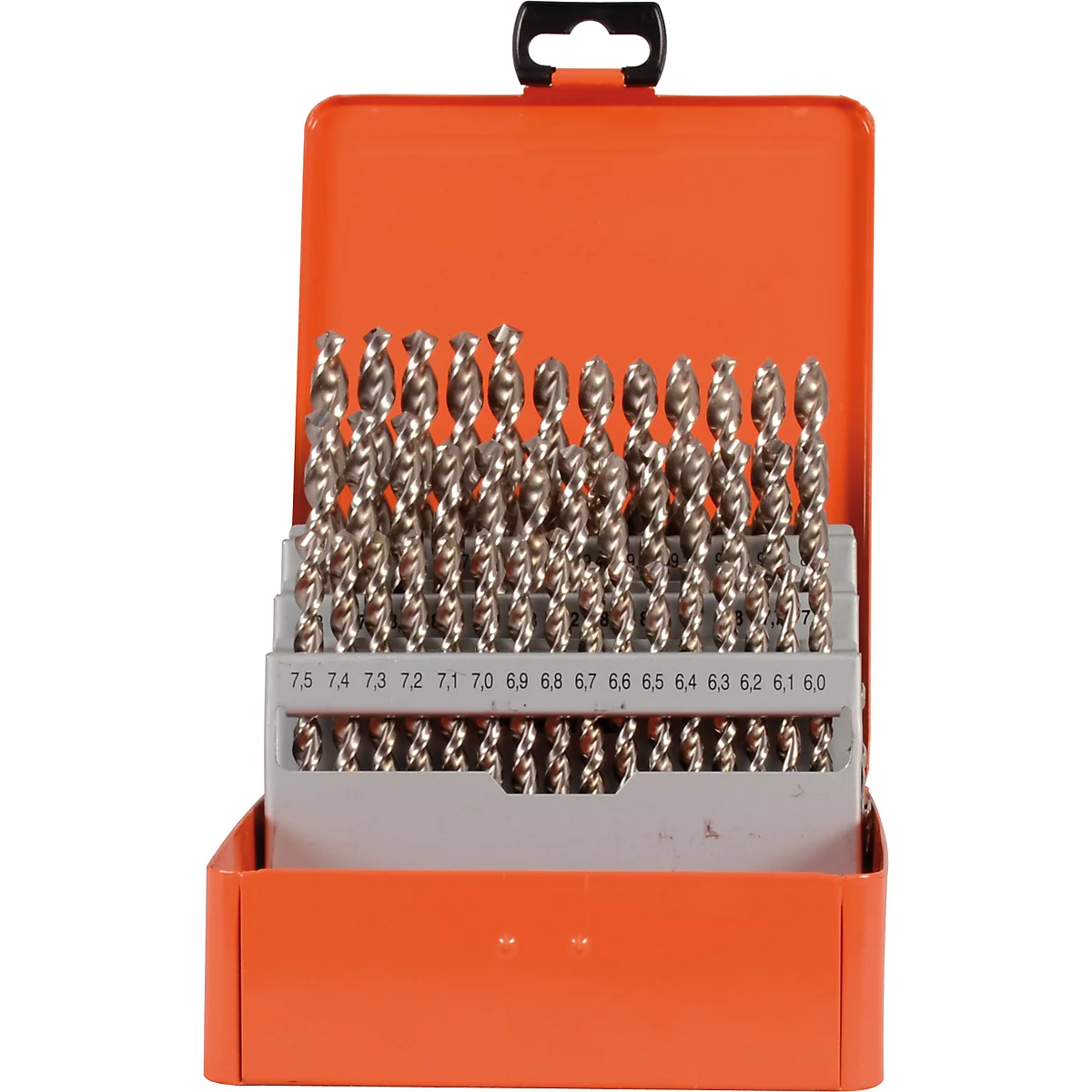 Bohrer-Set in orangefarbener Box. Bohrer sind in einem grauen Einsatz sortiert. Zahlen auf dem Einsatz beschriften die Bohrergrößen.