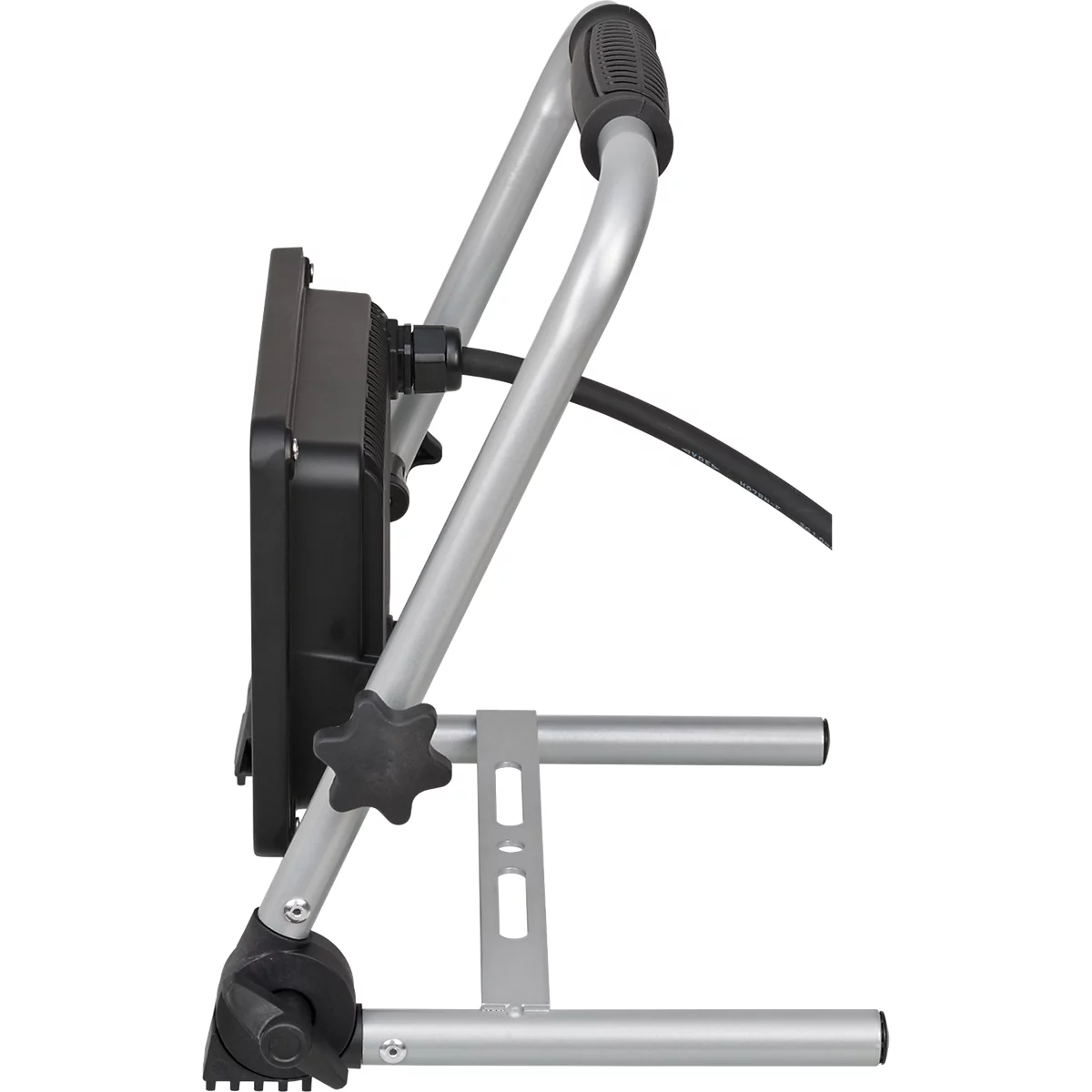 Un projecteur LED portable avec cadre en métal argenté et boîtier noir-brun, au premier plan.