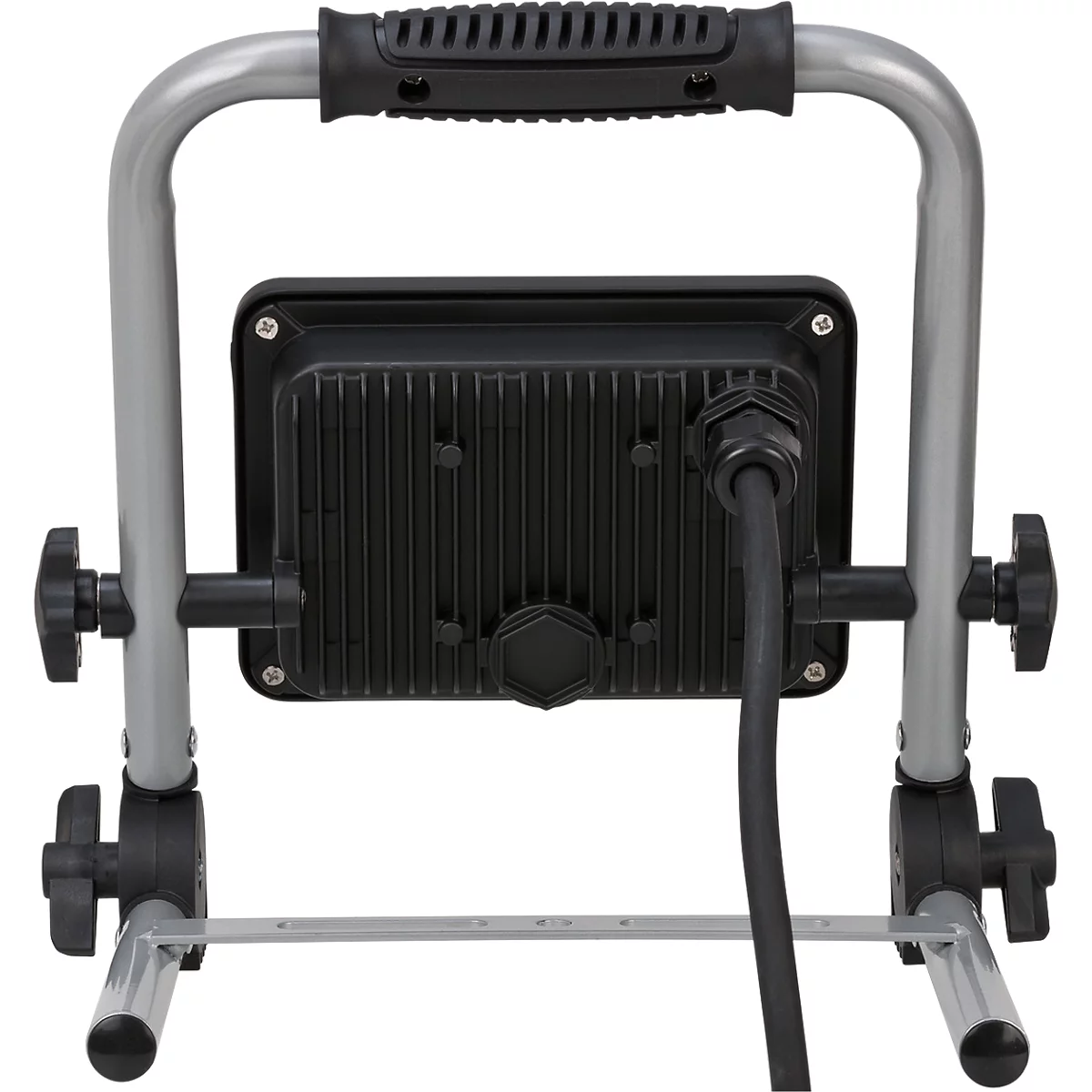 Un projecteur portable avec un cadre en métal argenté robuste et un boîtier de lampe noir à l'arrière. Le câble est connecté sur le bas à gauche.