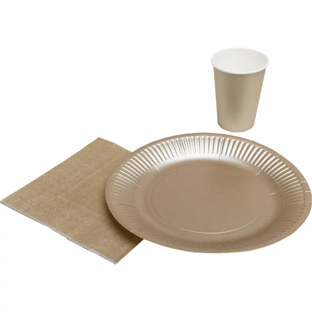 Assiette en carton marron, gobelet et serviette, le tout sur fond blanc.