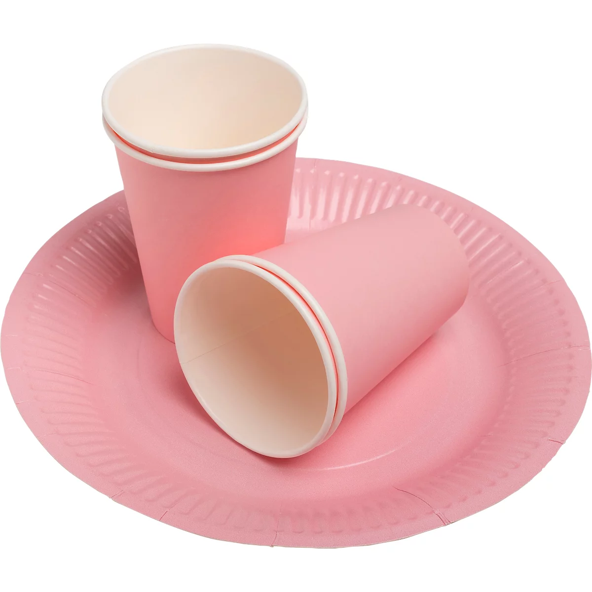 Rosa Pappteller und zwei rosa Pappbecher. Der eine steht, der andere liegt auf dem Teller.