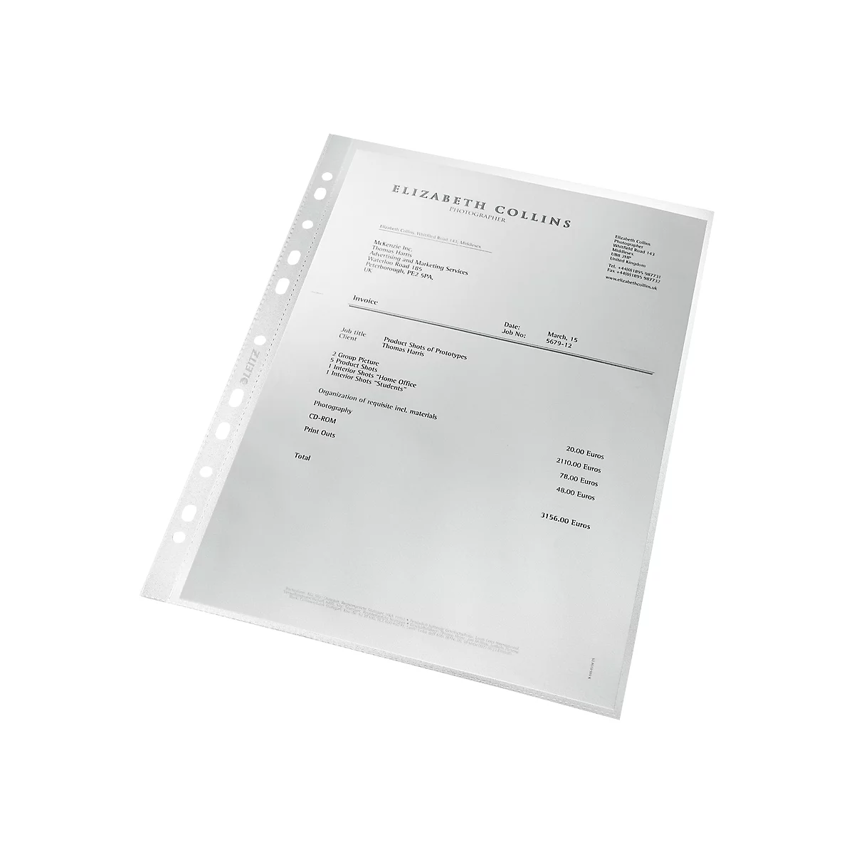 Ein Blatt Papier in einer Klarsichthülle mit Text und einem Lochrand.