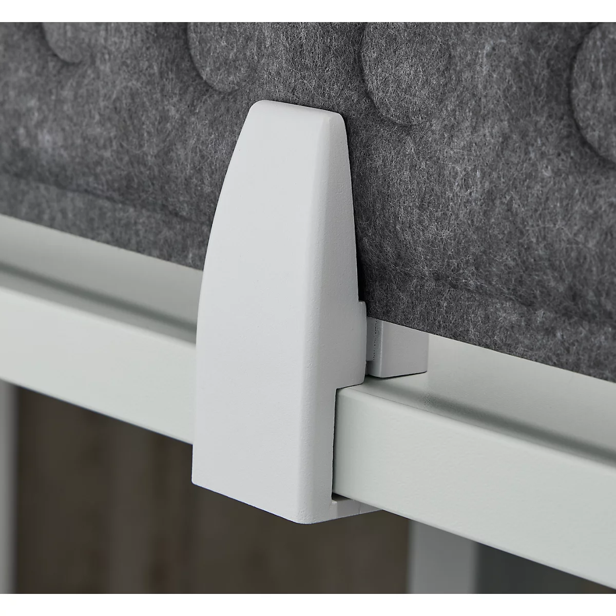 Pupitre, rectangular, regulable eléctricamente en altura, pata en T, An 1600 x F 800 x Al 620-1280 mm, incl. Memory Master + separador de pupitres, gris claro/plata