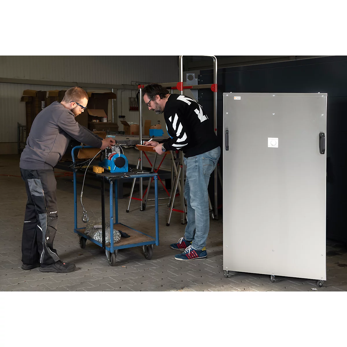 Purificateur d'air UV-C Flatlift XXL, avec rouleaux, acier inoxydable, L 813 x P 813 x H 1600 mm, jusqu'à 7960 m³/h, pour des pièces d'une superficie maximale de 1500 m².