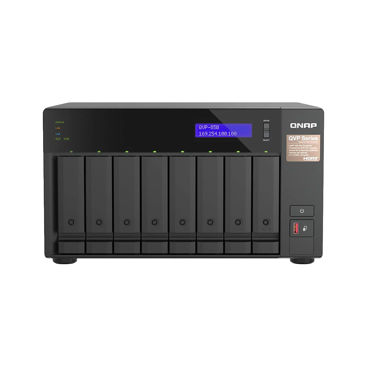 Appareil NAS QNAP noir avec écran intégré affichant QUP-85B et une adresse IP. En dessous de l'écran, 8 baies.