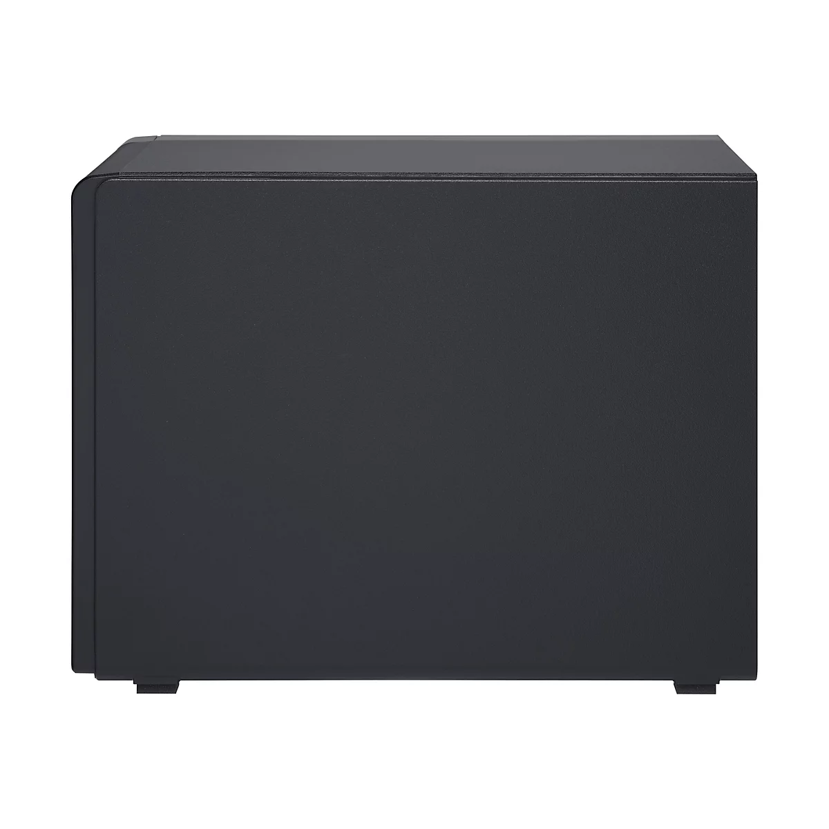 Un subwoofer noir et rectangulaire sur fond blanc. Le dessus est légèrement brillant.