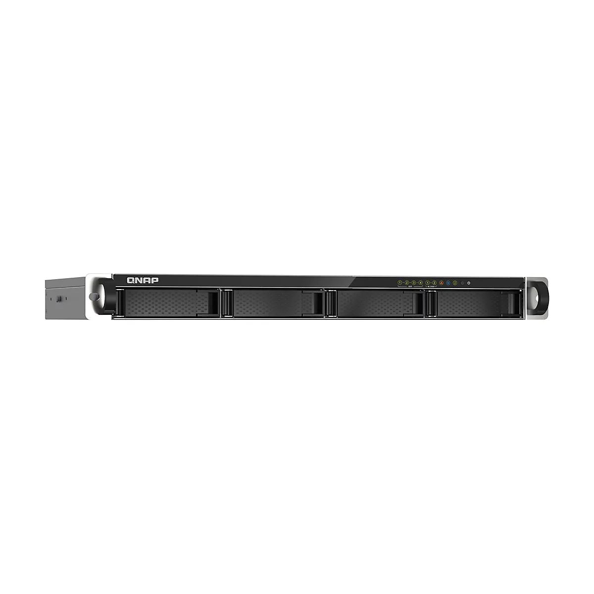 Schwarzes QNAP Rackmount-NAS-System mit vier Festplatteneinschüben vor weißem Hintergrund.