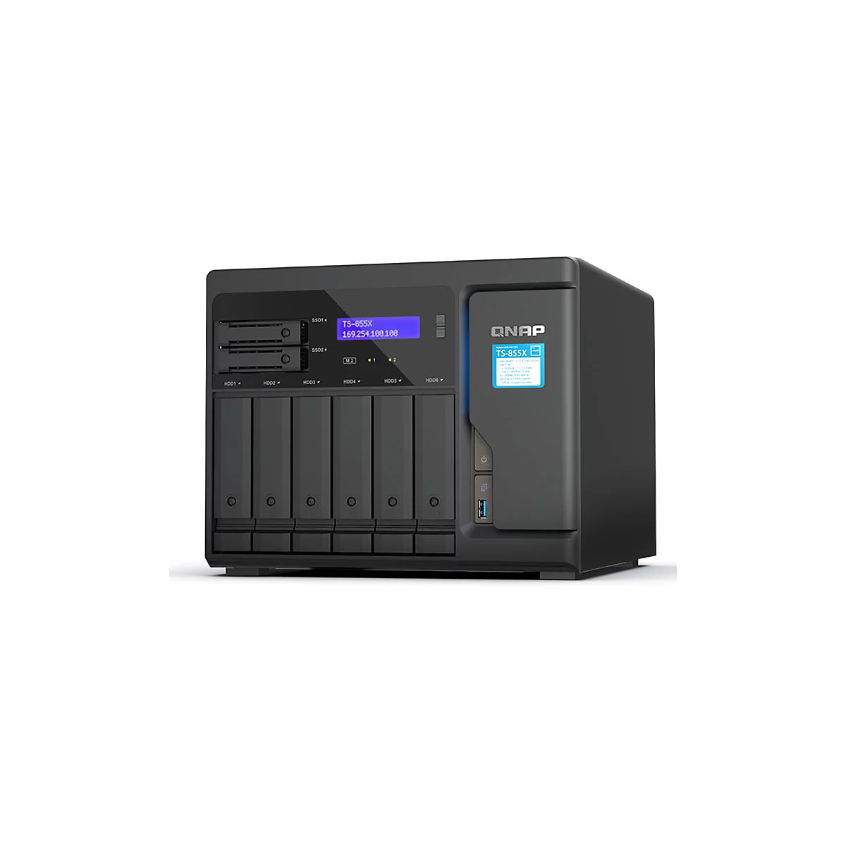 Ein schwarzes QNAP TS-855X NAS-System. Auf dem Display ist die IP-Adresse 169.254.100.100 zu sehen.