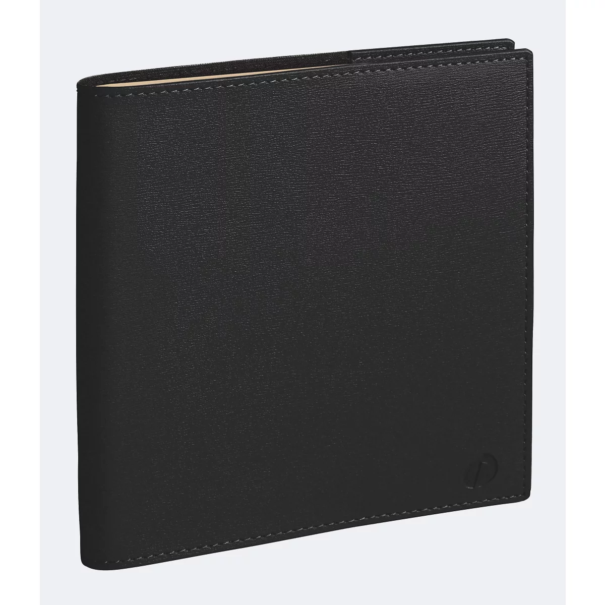 Portefeuille en cuir noir avec coutures visibles et petit logo dans le coin.