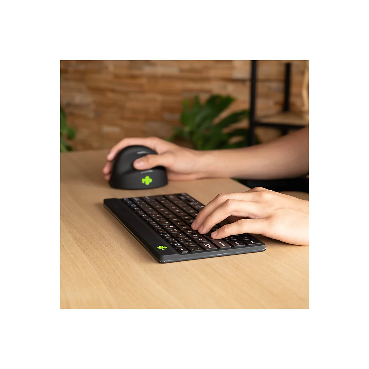 R-Go Ergonomische Tastatur Compact break - Tastatur - Multi-Device - kabellos - Bluetooth - QWERTZ