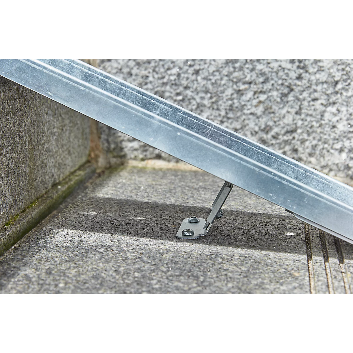Rampe à vélos pour escaliers, L 1190-3450 x l 125 mm, jusqu'à 30 kg, élément de base en 3 parties, pattes de fixation, tôle galvanisée