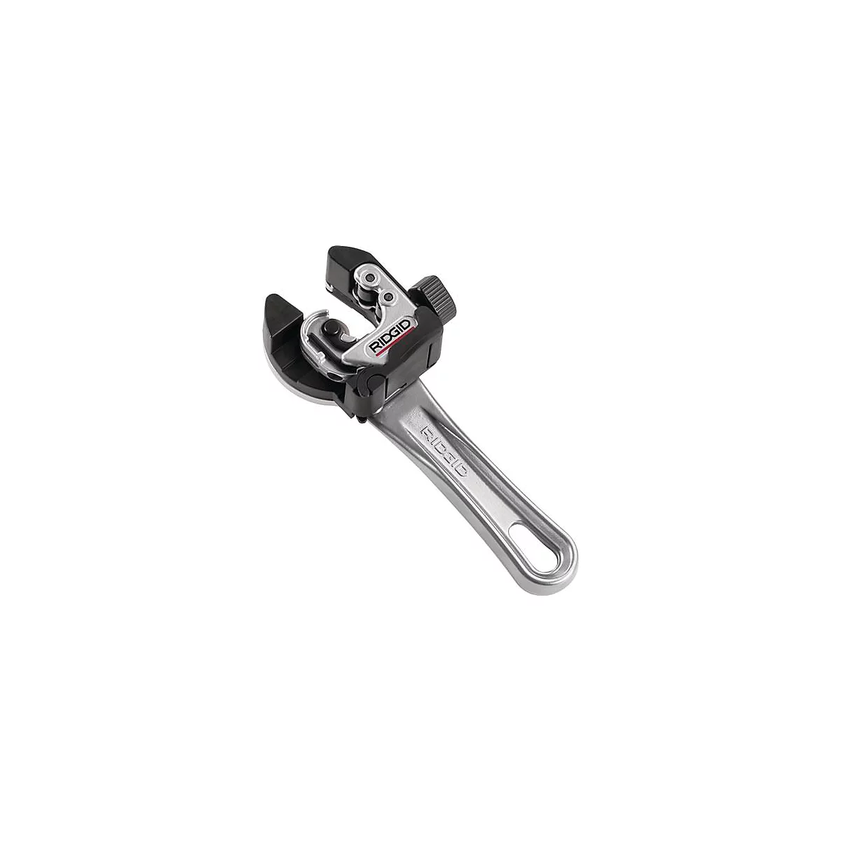 Pijpsnijder met RIDGID-logo. Zilveren metalen gereedschap met zwarte handgreep en afstelwiel.